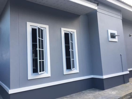 Сірий фасад